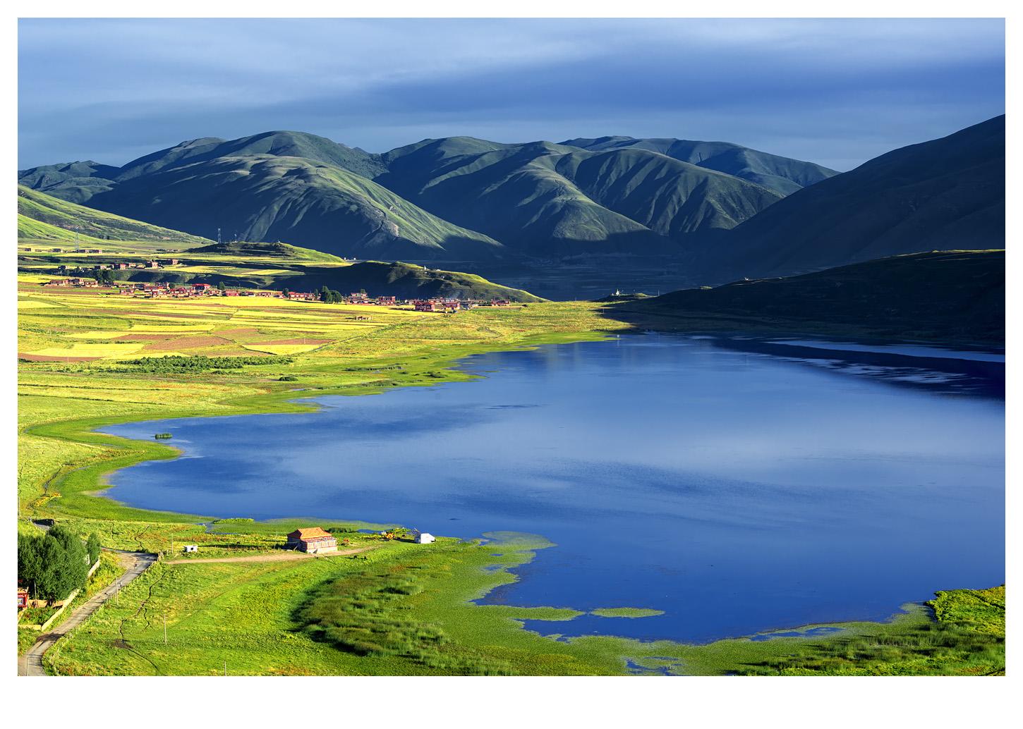 稻城亚丁色达四姑娘山自驾地图,稻城亚丁到色达中途哪里可以住宿