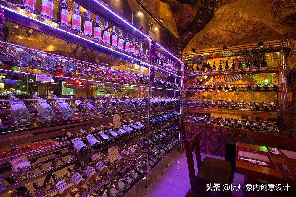 酒店的酒和商超的酒有什么区别,酒店里的酒吧好玩么