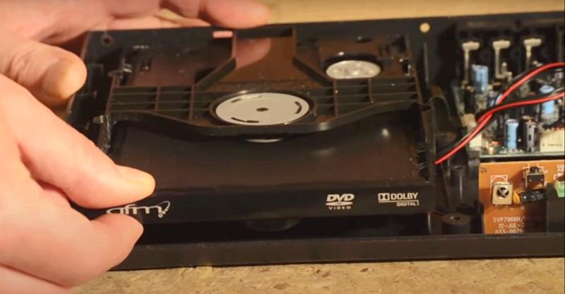 dvd光盘放进去不转怎么解决,dvd机不读碟故障维修小技巧