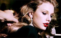 董洁皮毛一体外套,董洁蓝色光滑亮丽的外套