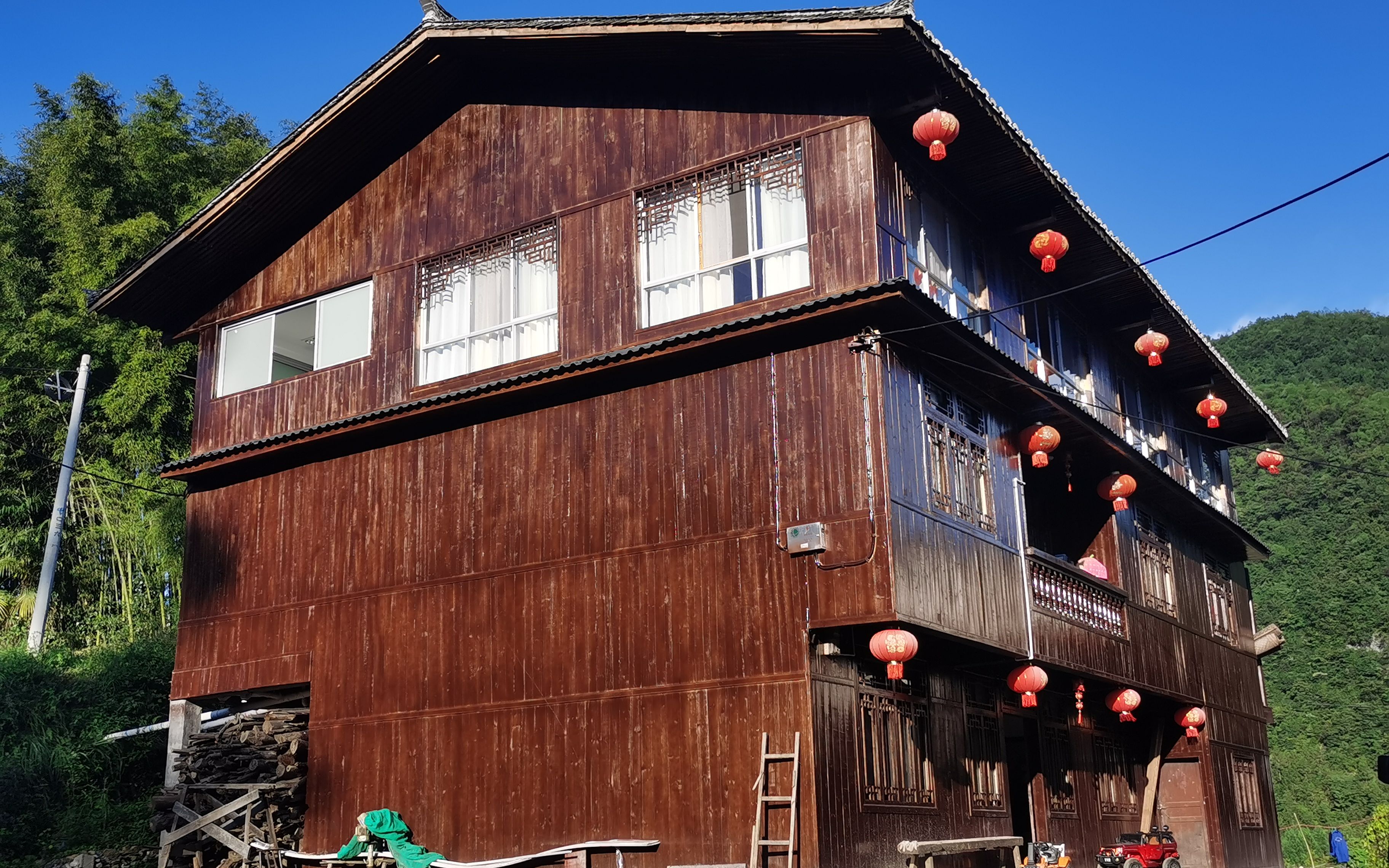 土家村寨枫香河：木楼重生追回落后的三十年