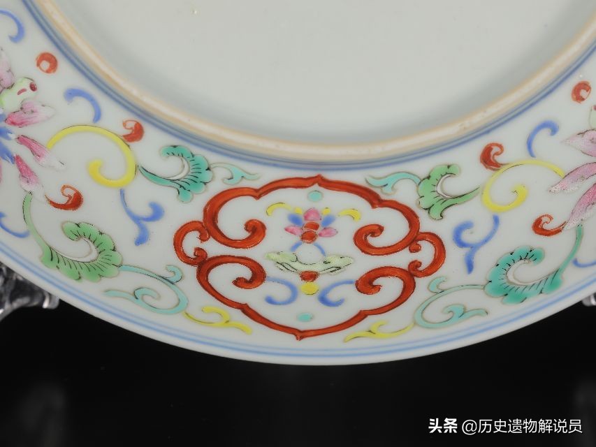 清代官窑单色釉瓷器珍品图片,馆藏乾隆粉彩缠枝花卉