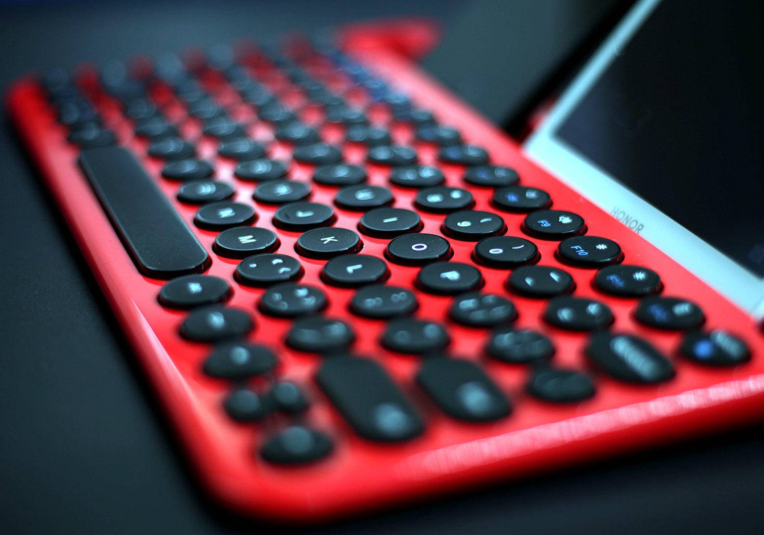 航世bow蓝牙键盘失灵,平板电脑键盘测评