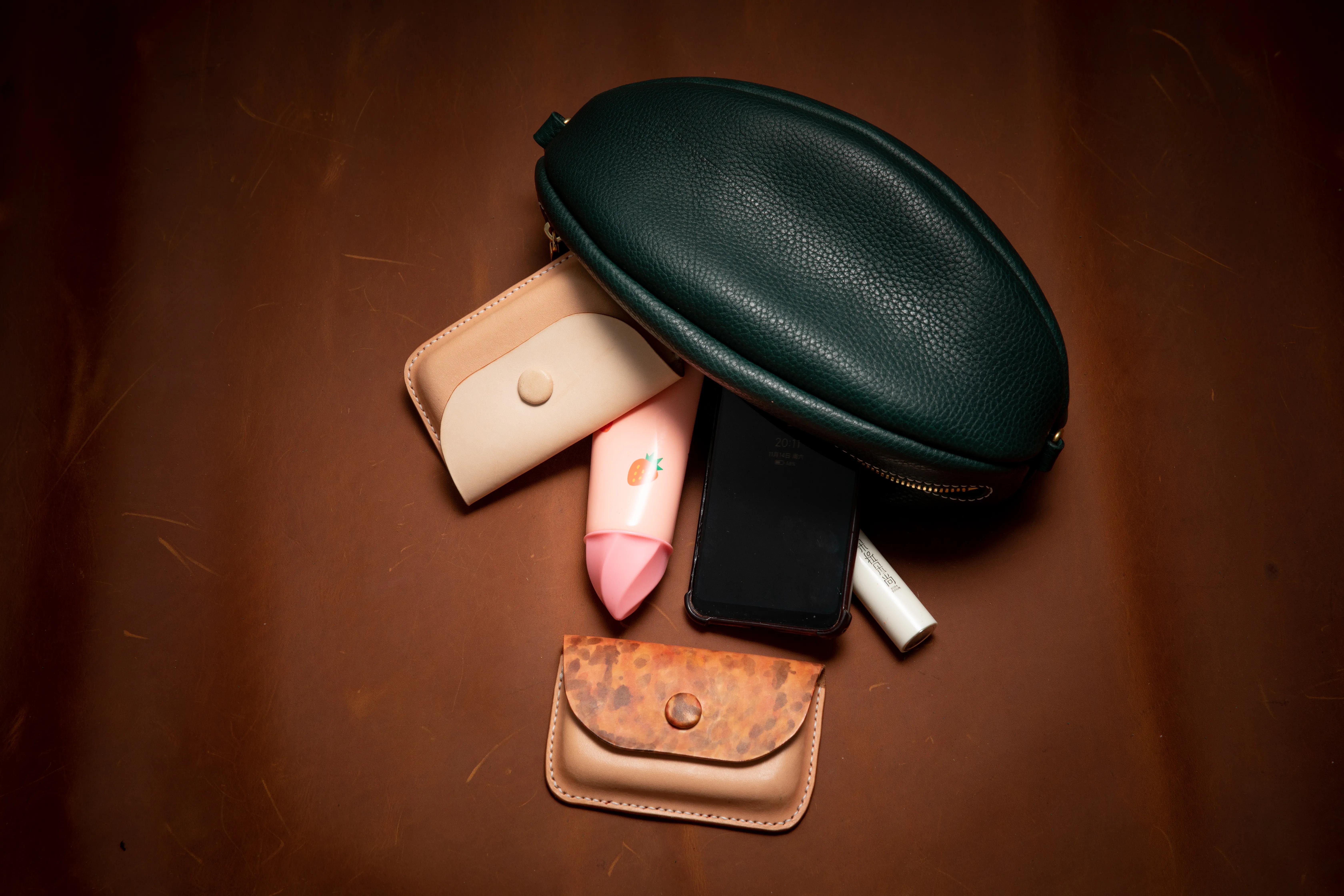 手工皮具橄榄球包制作,橄榄球型包包制作