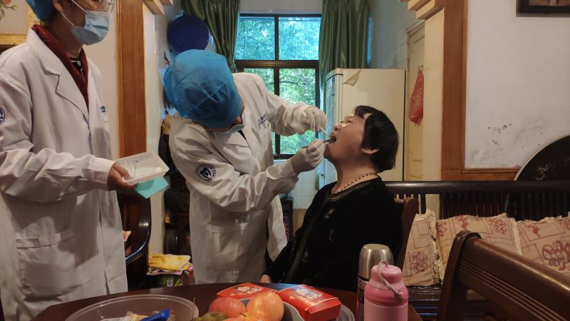 送健康进基层为民服务暖人心,送爱心送温暖到千家万户