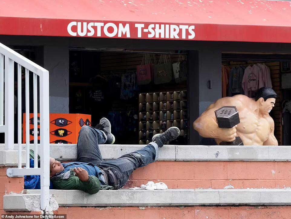 美国最富加州崩塌？大企业跑路，居民出逃，流浪汉占领城市