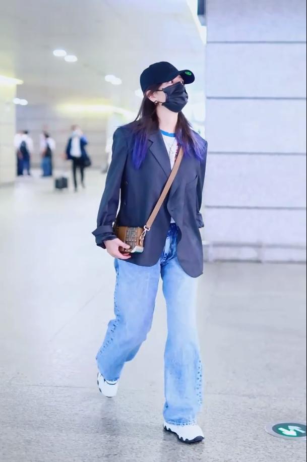 赵薇中长款西装,44岁赵薇的穿搭