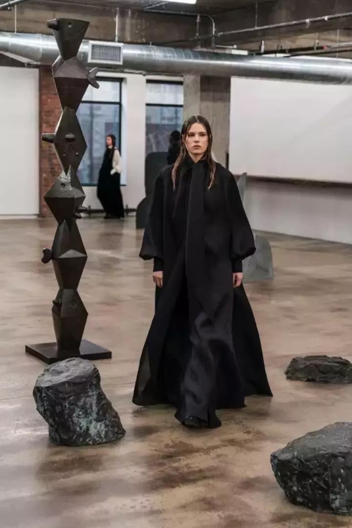 穿上大长袍，完美解决矮个子女生的世纪难题