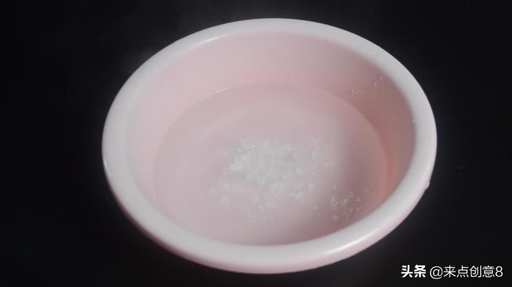 梳子上挤牙膏有什么用途,牙膏在梳子上的作用与功效