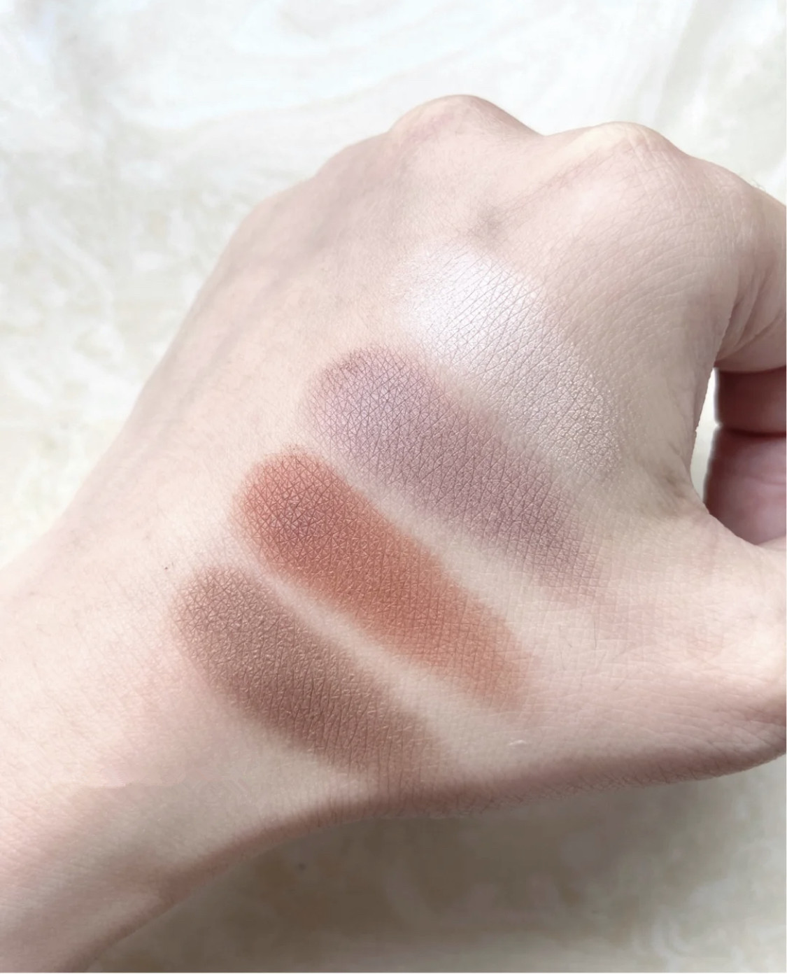 一款漂亮的眼妆教程2分钟学会,百搭又日常的大地色眼妆教程