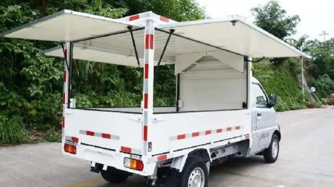 老外留学后回国摆摊,意大利留学生回国摆地摊