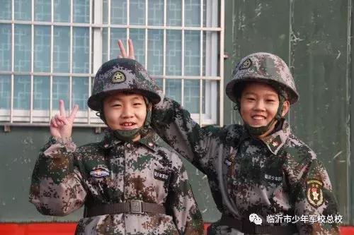 少儿军事夏令营暑假班,军事夏令营助力孩子们实现蜕变