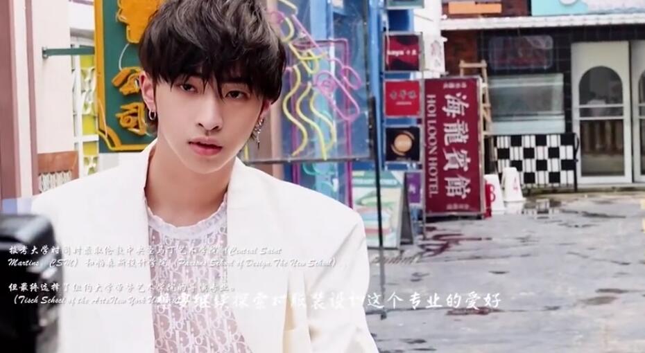 哈利开通第一个微博,发文称自己是完美的,获妈妈伊能静留言大赞