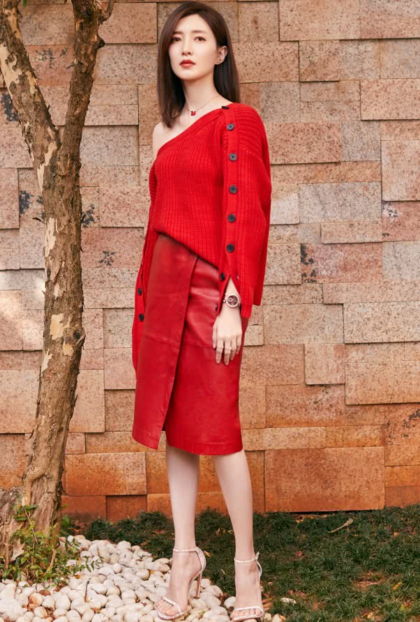 江疏影现在穿什么衣服,江疏影连穿个衣服都这么有气质