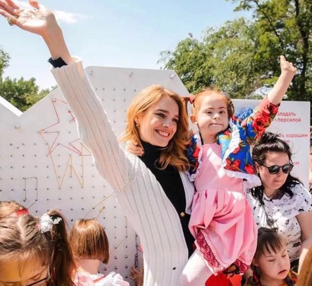 俄罗斯乡下水果妹，她凭什么头婚嫁英国贵族，二婚成LV太子妃？