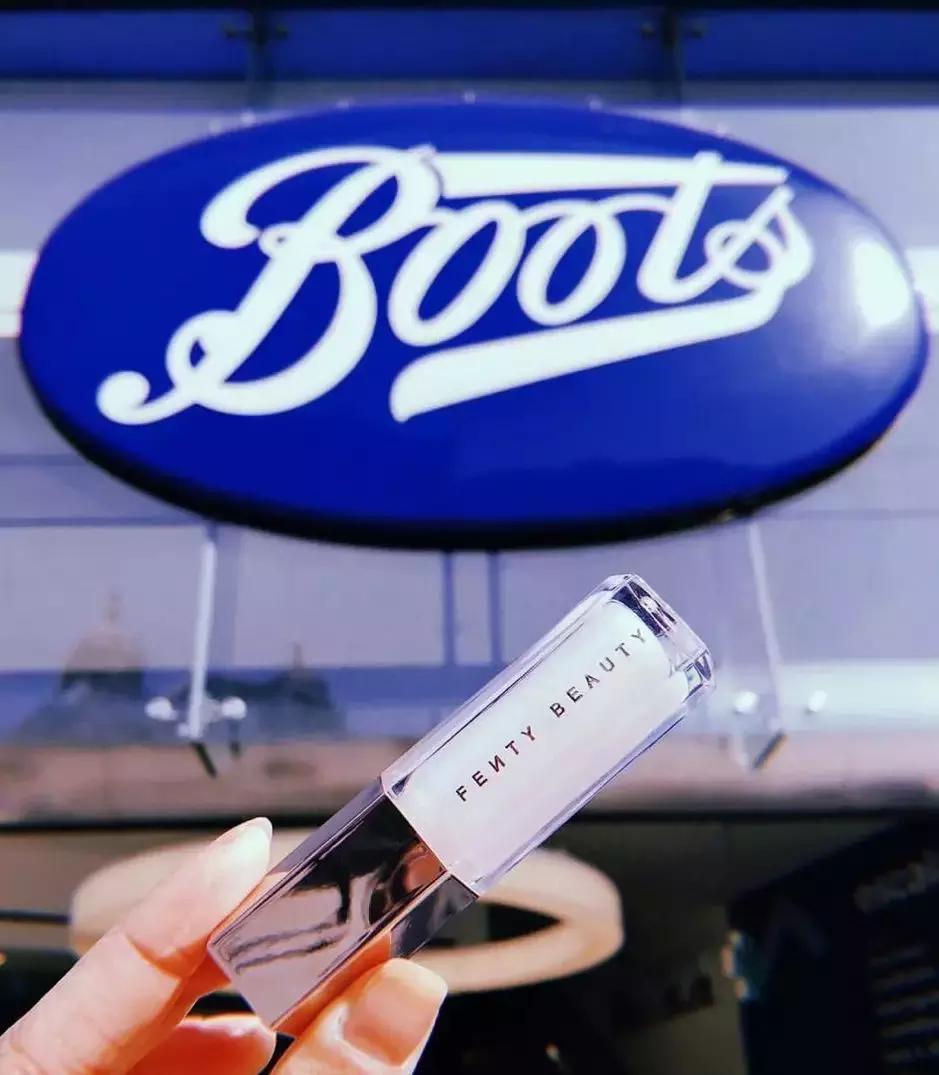 蕾哈娜回应中国网友,快乐大本营蕾哈娜王菊