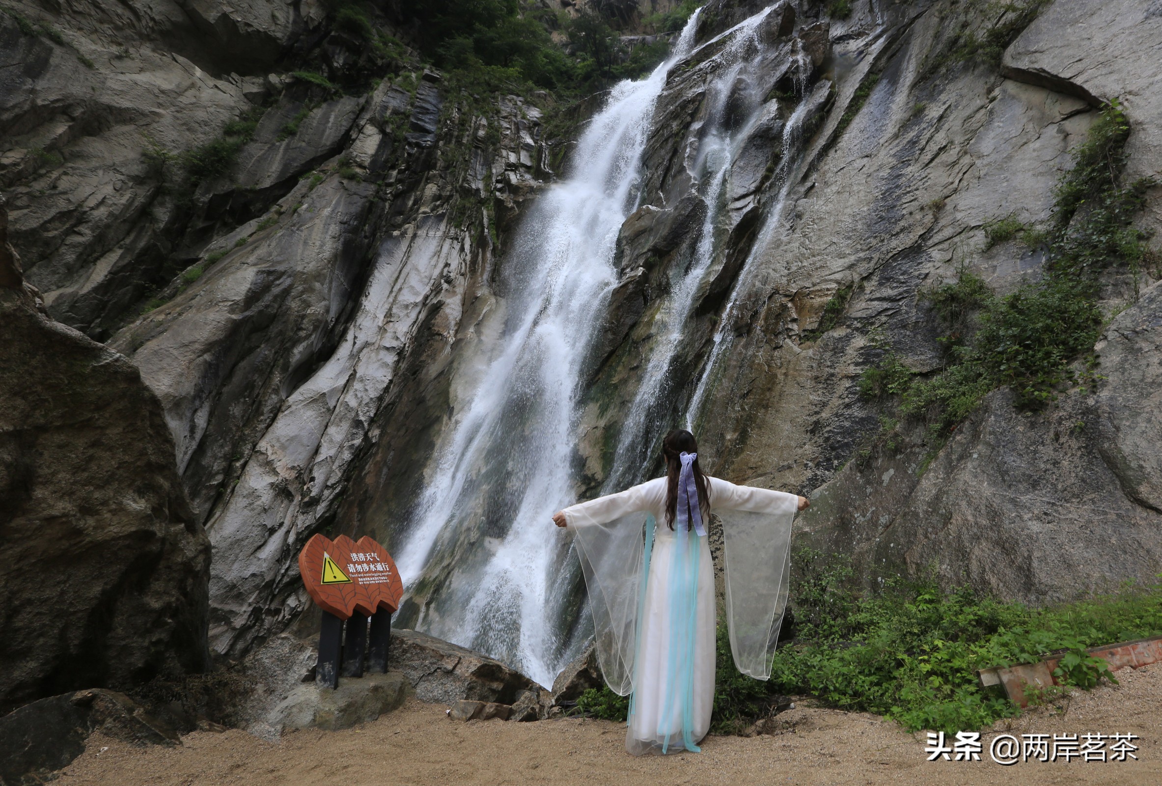 再看白云山，看山不是山，它是一本百读不厌的百科全书