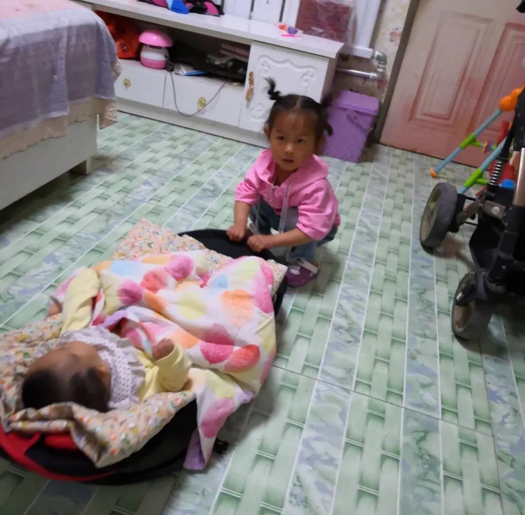 儿童白血病身上起小红点图片,白血病小红点刚开始图片