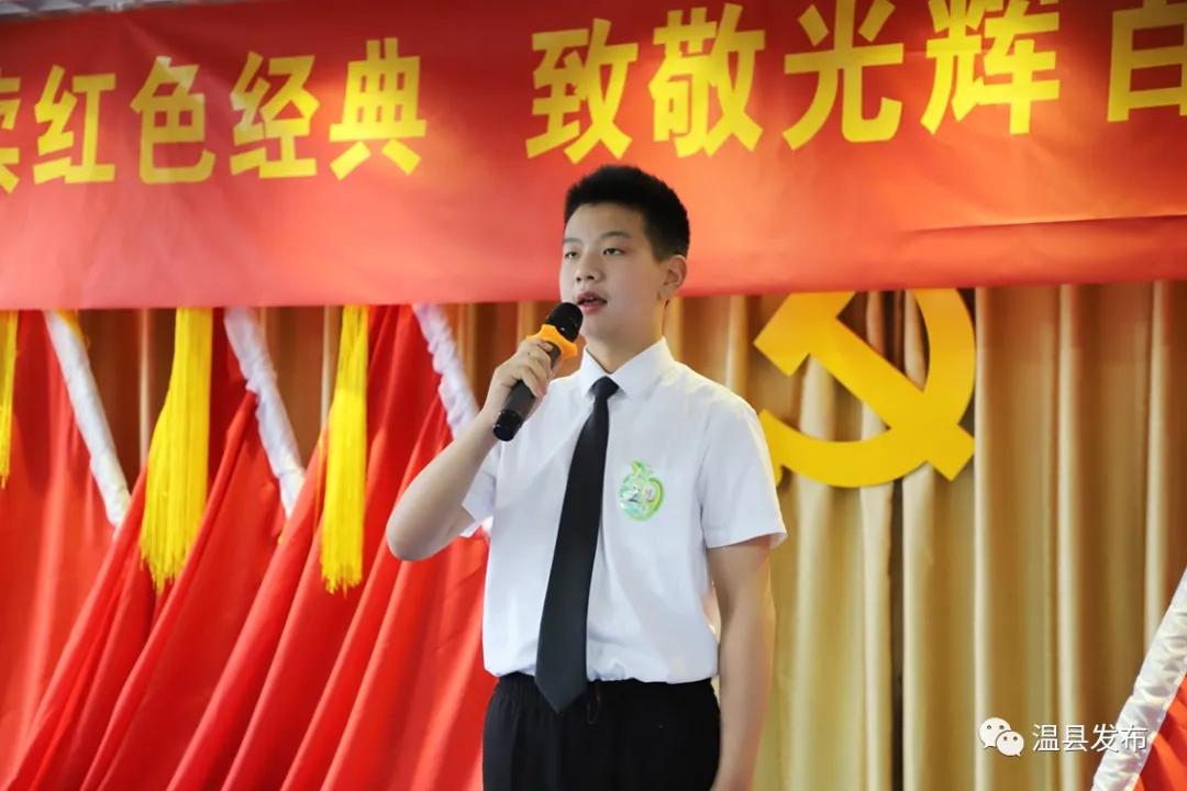 六岁孩子听感人朗诵,孩子朗读被感动