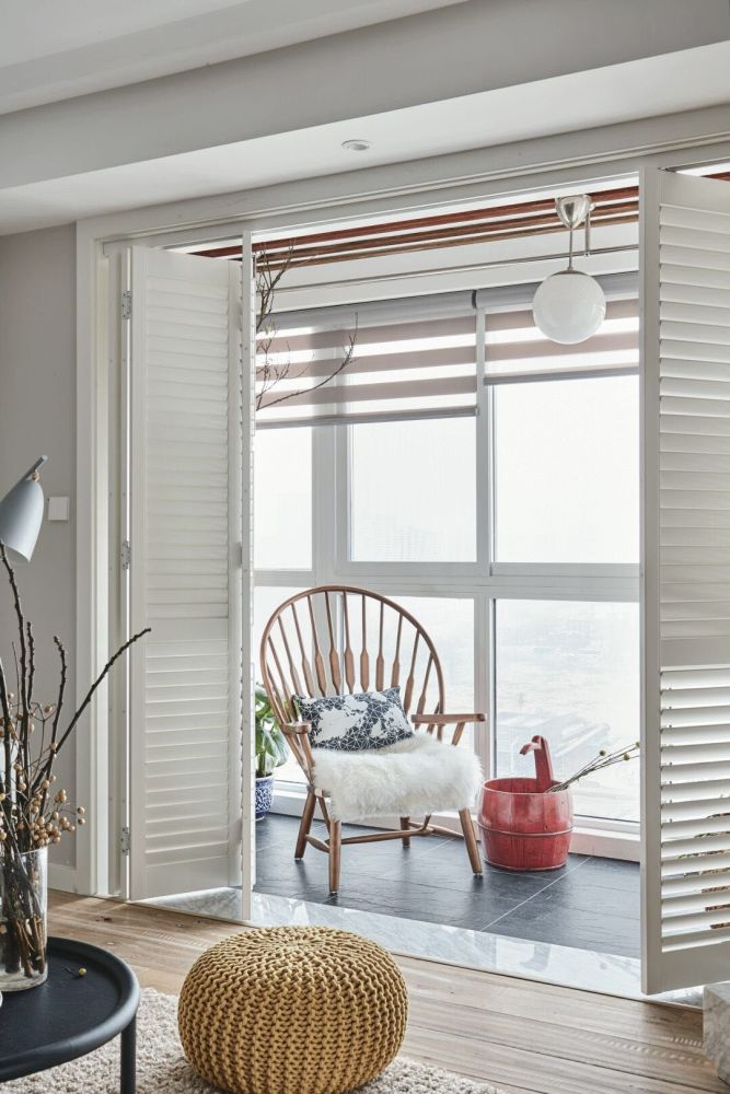 阳台隔断折叠门好还是拉门好,阳台断桥铝门窗用推拉好还是平开