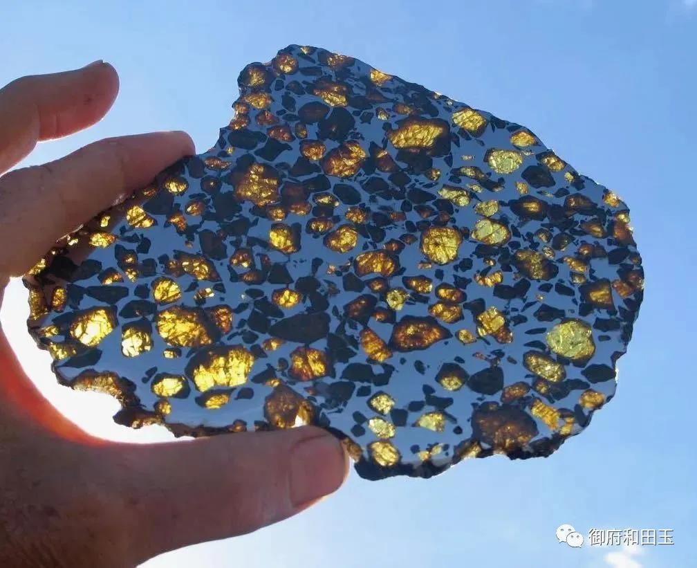 上周!这块来自*疆新**的石头拍出472万的天价!创历史新高