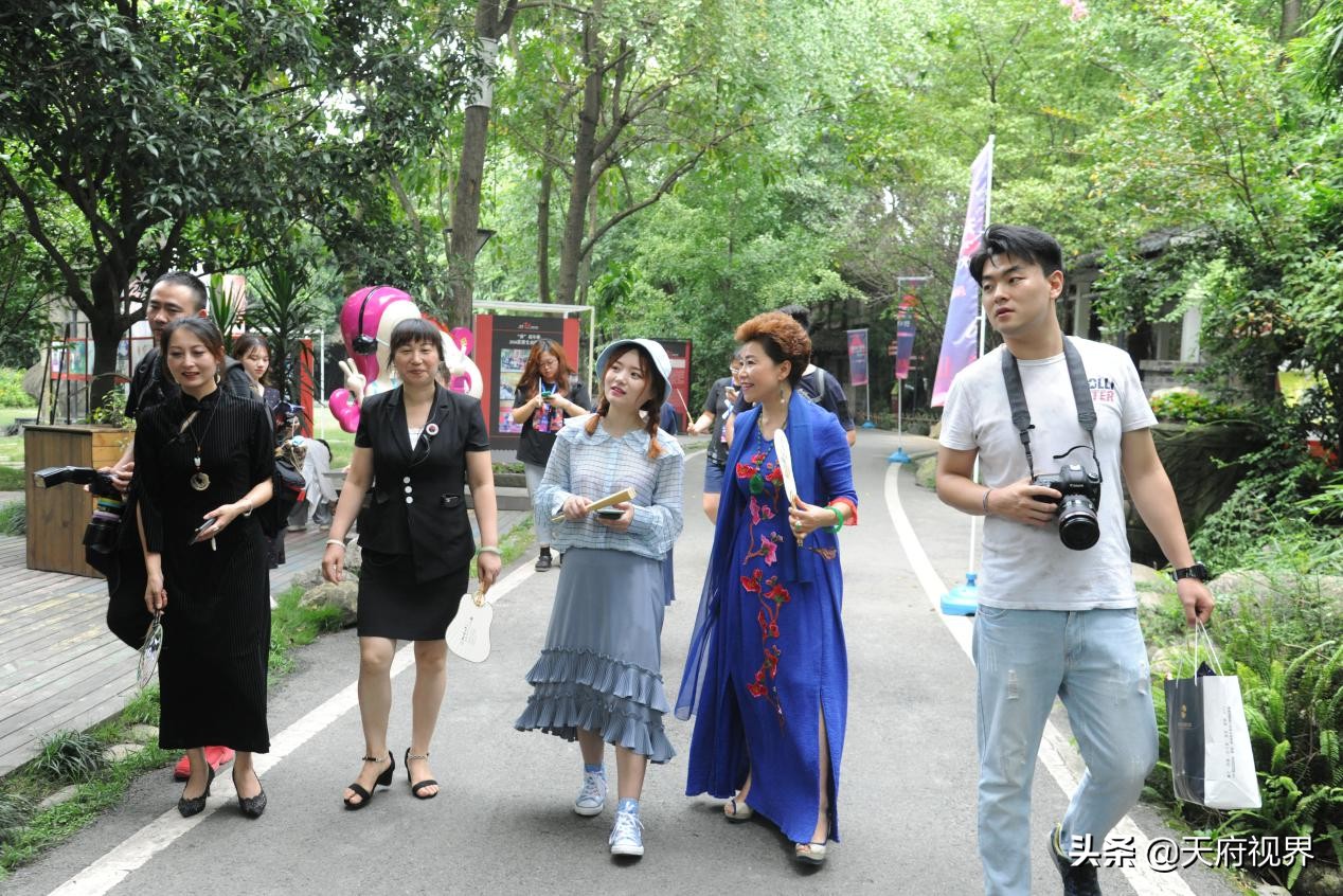 艺术与美食都不可或缺,超级红人节大V天艺村之行