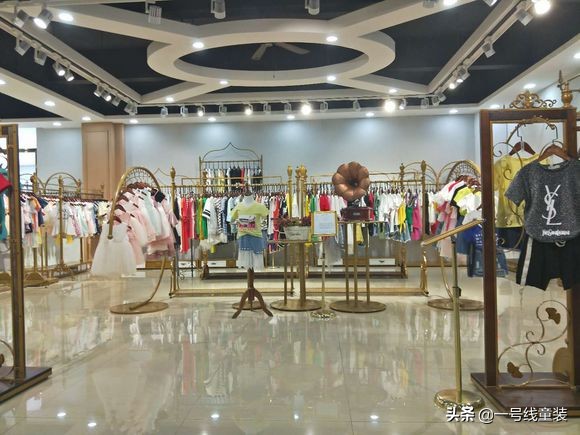 服装店怎样装修又省钱又高级,小的服装店怎样装修简单大气