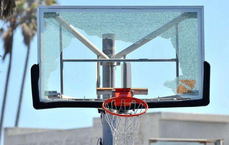 乔丹扣碎篮板大合集,乔丹扣碎篮板全场录像