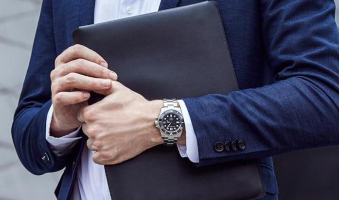 几百块的绿水鬼西铁城机芯,30岁男人戴西铁城