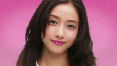 先化一个有光泽的自然底妆很重要,拥有完美底妆真的很简单