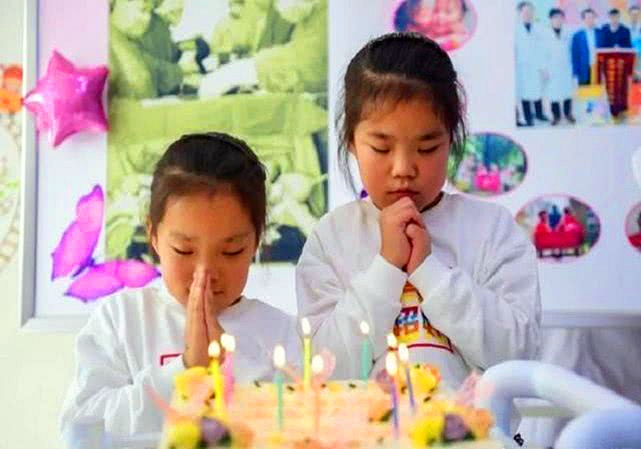 还记得当年的双胞胎么,双胞胎坐骨连体成功分离11年