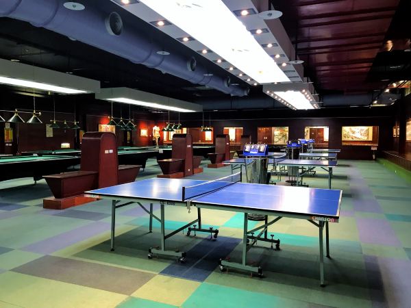 这家酒店有全台唯一「乌龙院主题房」，还能在馆内开赛车