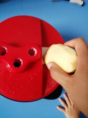 自制炸薯片变酸了,怎样炸薯片才能把薯片炸得嘎嘣脆