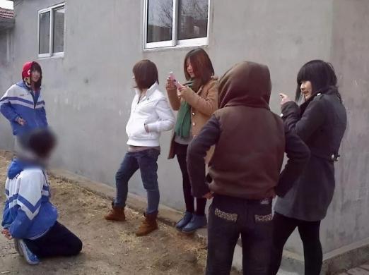 担心孩子被霸凌怎么跟老师沟通,孩子遇到霸凌的四条保命规则