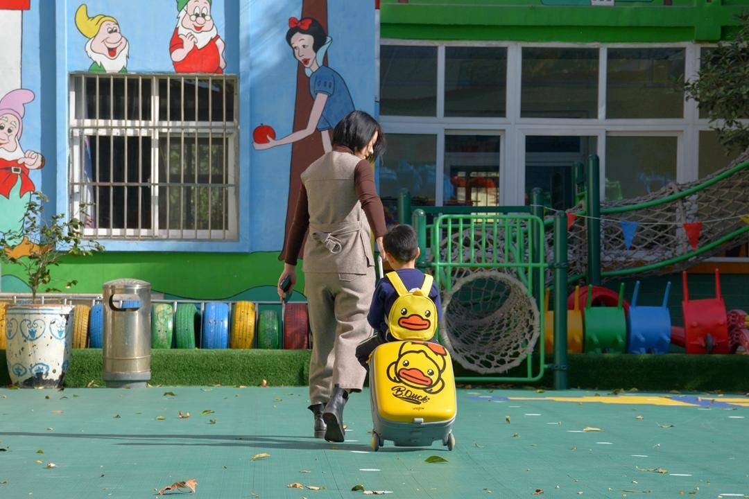 稚行遛娃箱B-Duck合作款评测:一箱两用能座还能装,券后589元