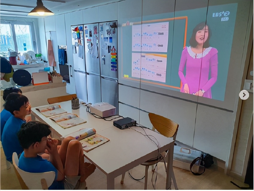 表情包男孩民国长大了,表情包小男孩宋民国素材