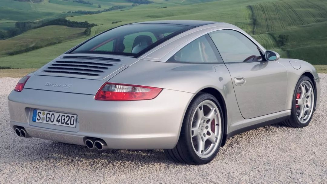 用保时捷911来存粮食，在瑞士连松鼠的生活品质都那么高