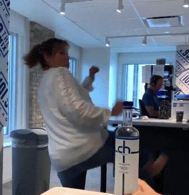 瓶盖挑战康纳,瓶盖挑战潘玮柏