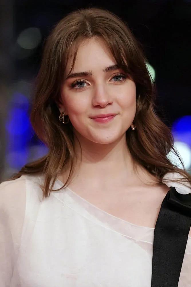 他是《洛丽塔》男主,畸形恋专业户,也是禁欲系不老男神