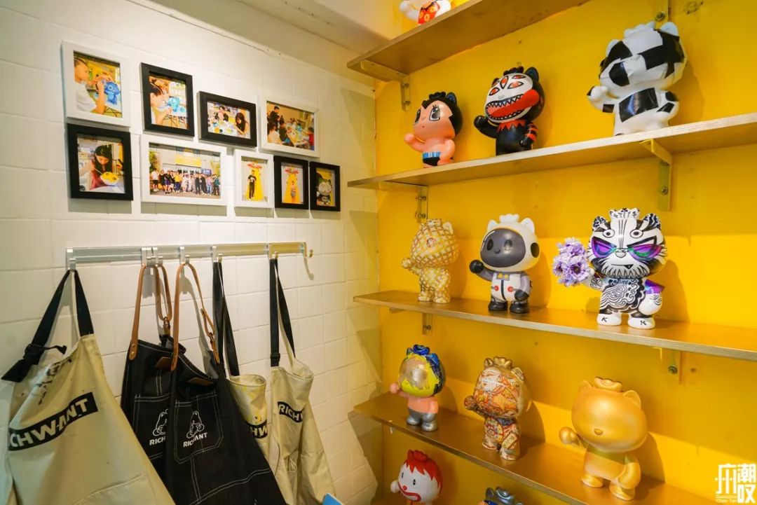 新潮展览+撸狗，广州这家新开的汪星人主题店萌爆了