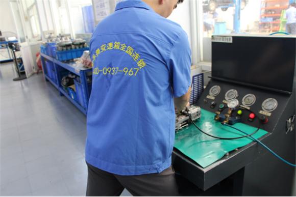 奥迪q3变速箱渗油维修多少钱,奥迪a4l起步变速箱打滑