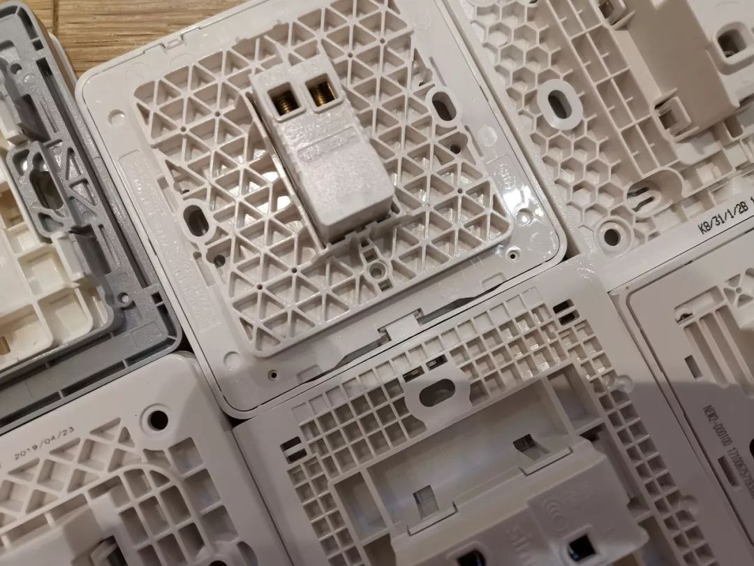 开关插座无边框优缺点,十款实用的带开关插座排行榜