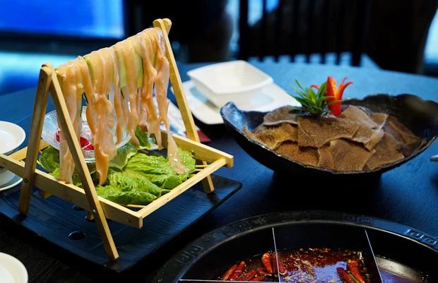 火锅还能喝汤？！征服无数街坊的火锅届黑马，十万份肥牛免费送！