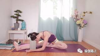 横叉开髋瑜伽最有效动作,横叉瑜伽收胯骨的动作示范