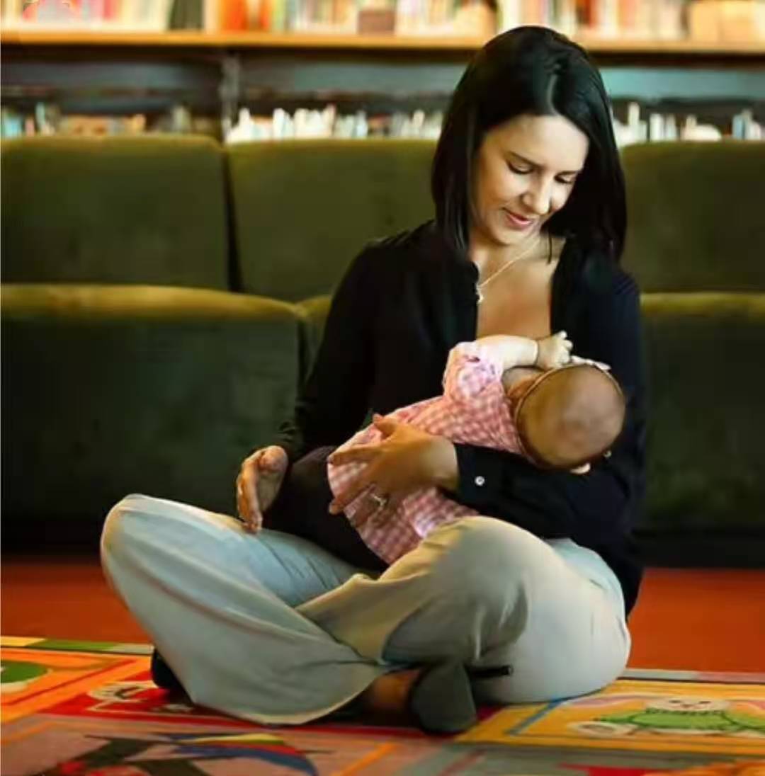 当工作和哺乳产生冲突时，及时给孩子断奶，是宝妈明智的选择