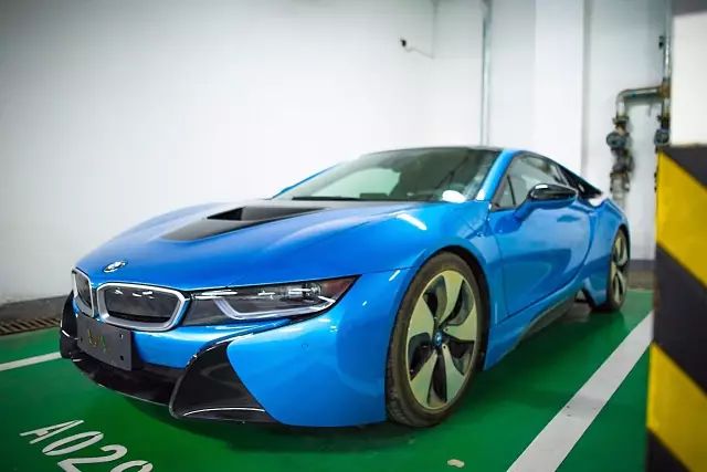 武汉豪车的视频,武汉最豪停车场