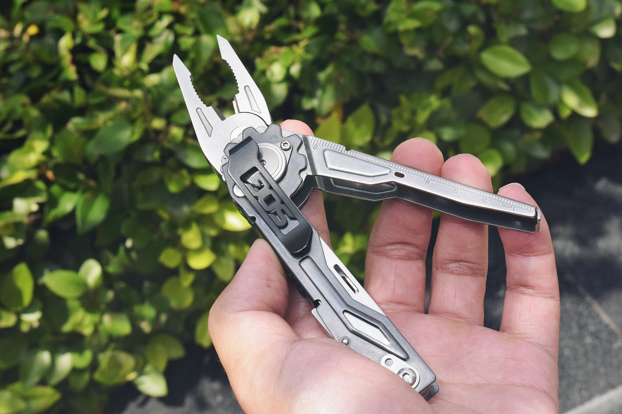 掌中利刃单手快开！——SOG迅猛龙多功能组合工具钳体验