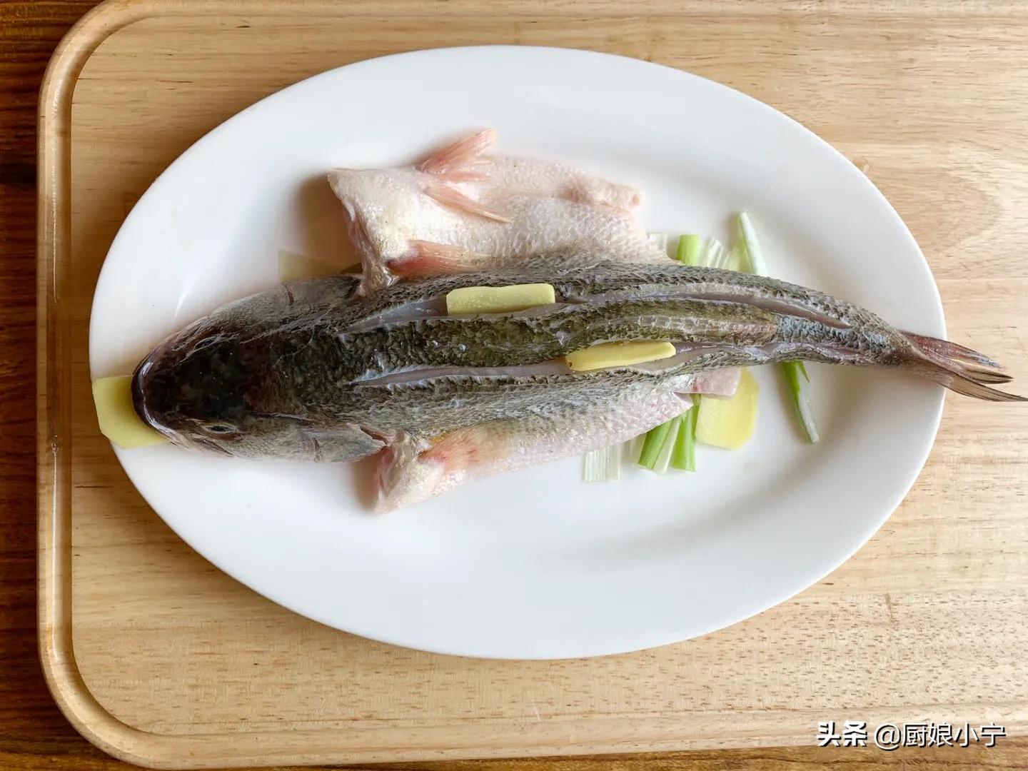 清蒸鱼好吃没有腥味的小窍门,怎么清蒸鱼不腥又入味
