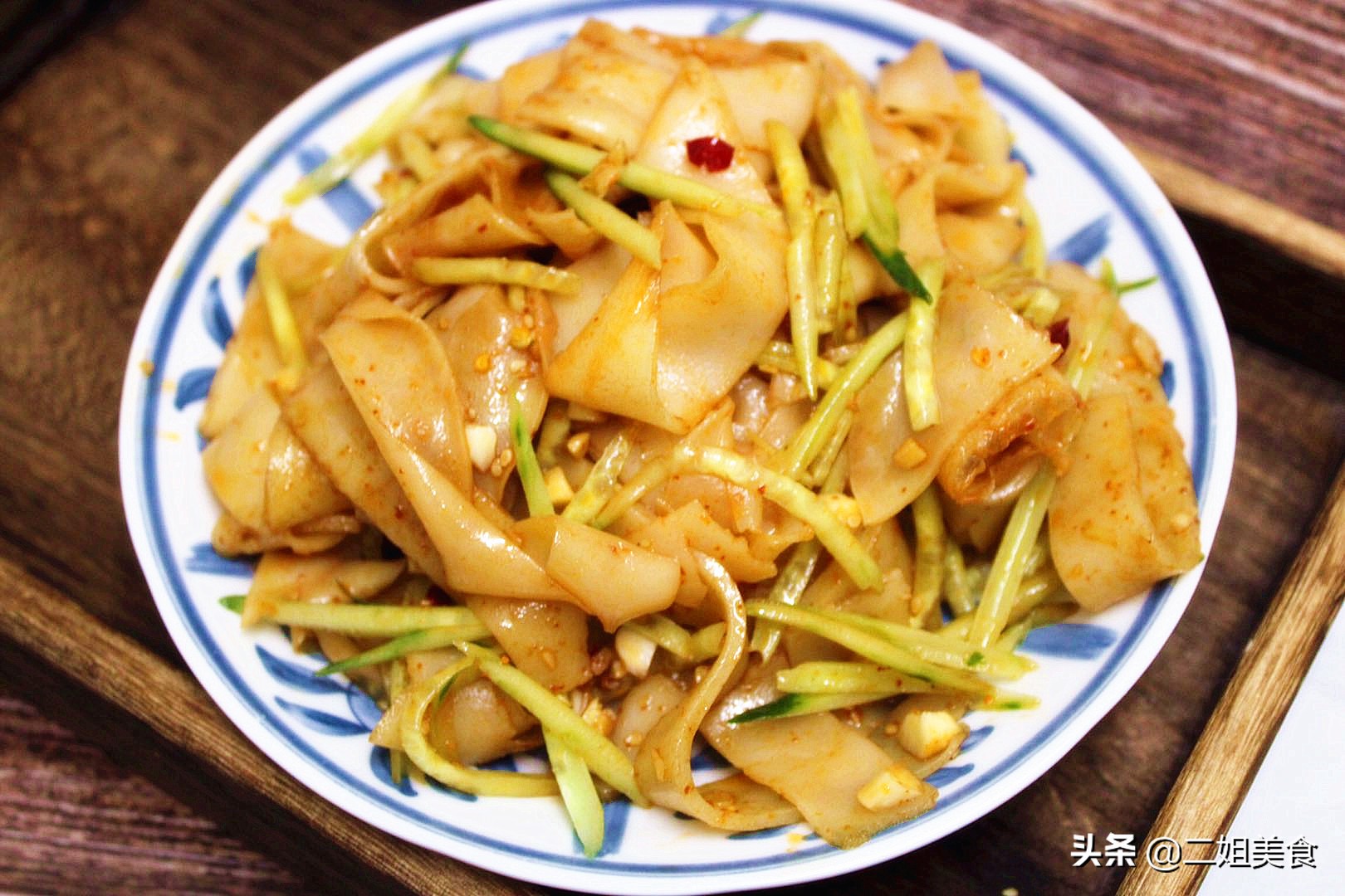 买拌凉皮的调料还有料汁,买凉菜凉皮