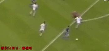 把球传给队友图片搞笑,gif把球传进球门